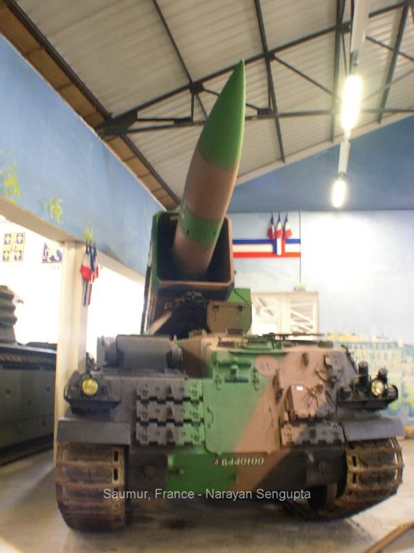 Hệ thống tên lửa đạn đạo chiến thuật Pluton của quân đội Pháp.